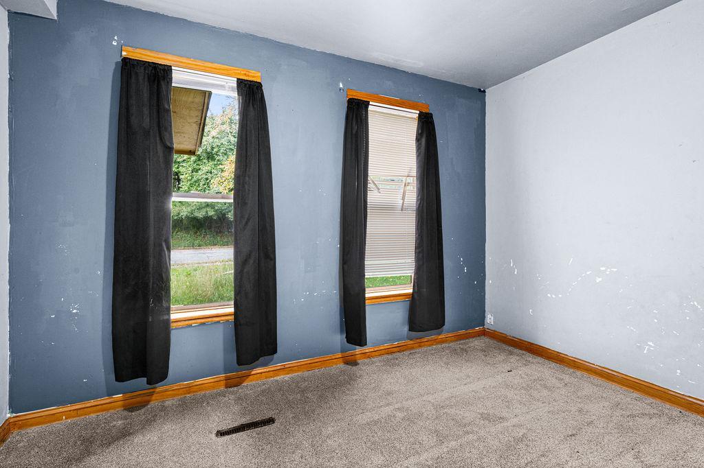 12 E 5th Street Property Photo 8