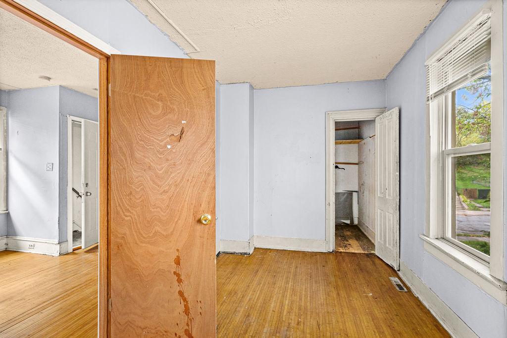 12 E 5th Street Property Photo 13