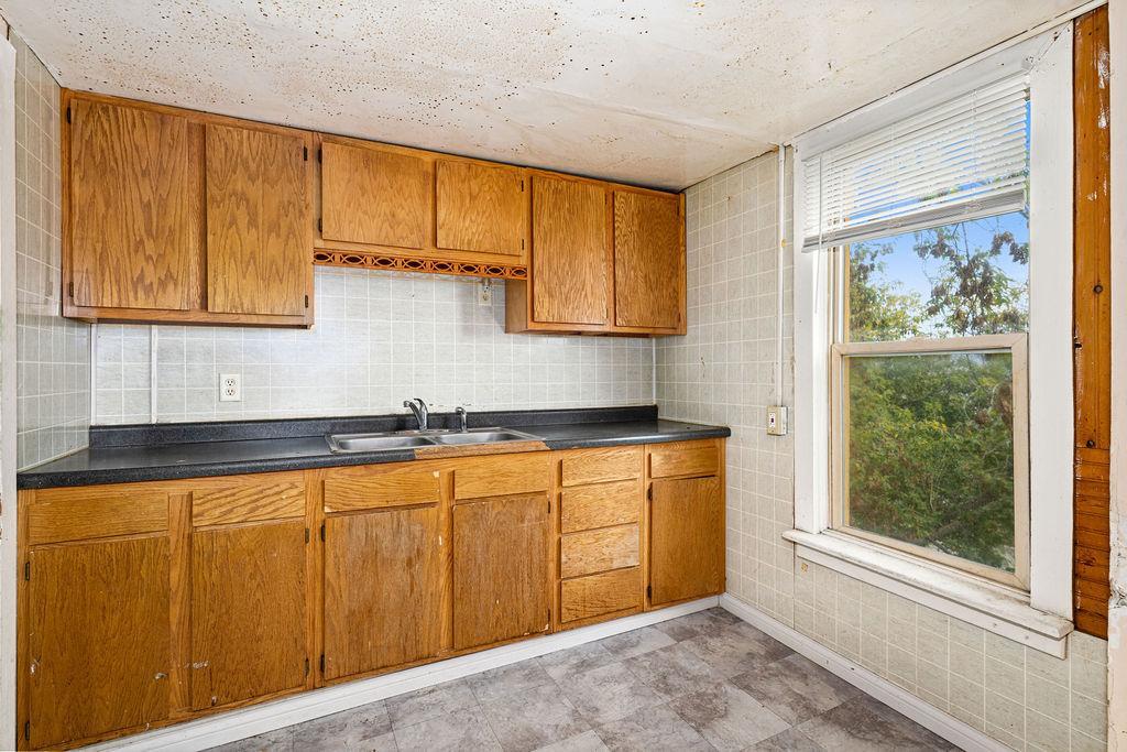 12 E 5th Street Property Photo 14