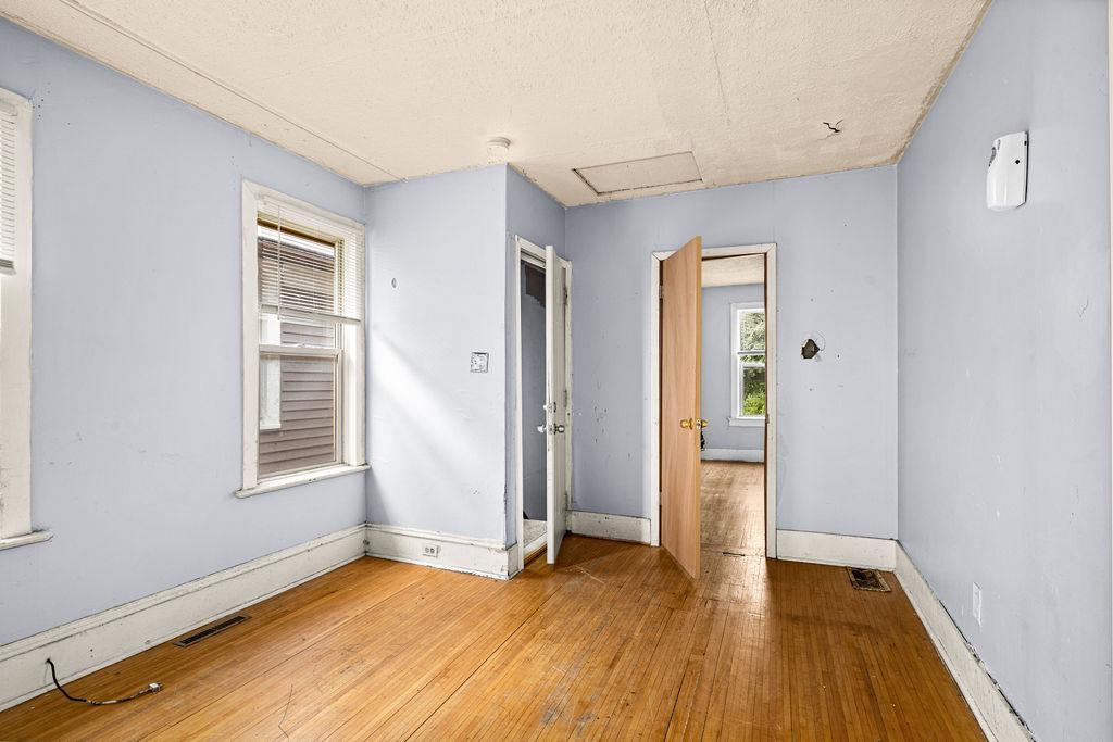 12 E 5th Street Property Photo 17