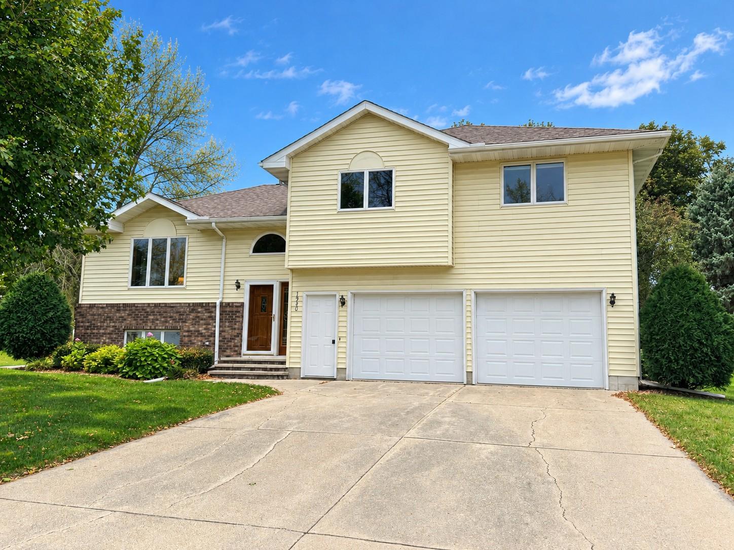 1540 Falcon Drive Property Photo 1