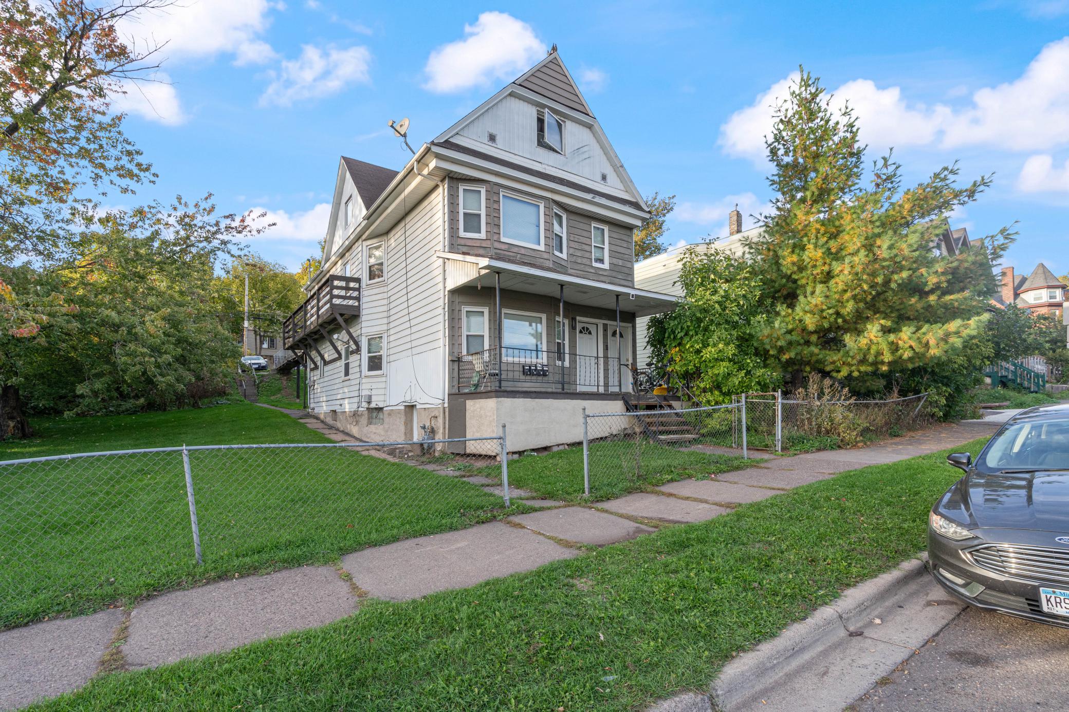 1811 W 1st Street Property Photo 1