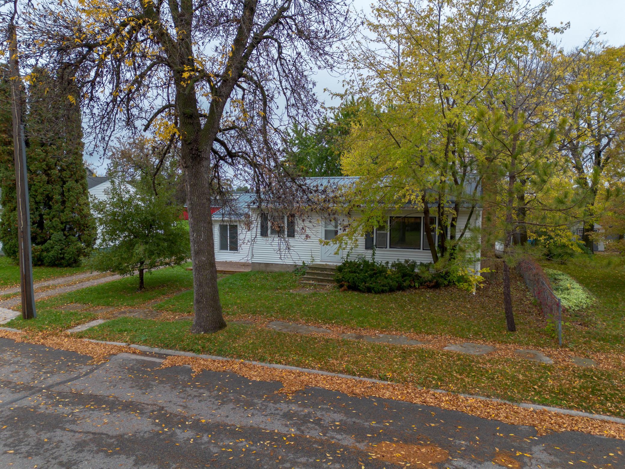 216 1st Avenue E Property Photo 2