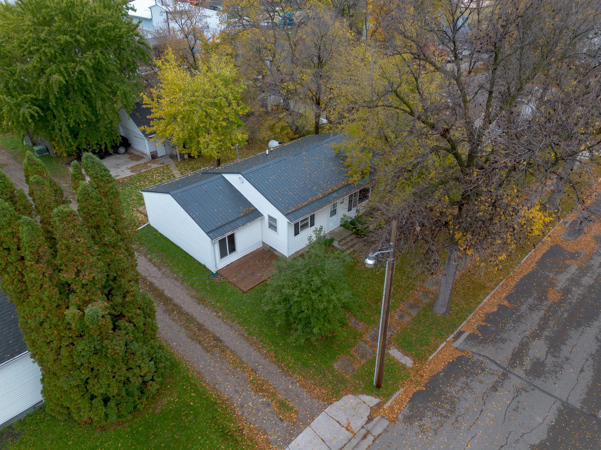 216 1st Avenue E Property Photo 4