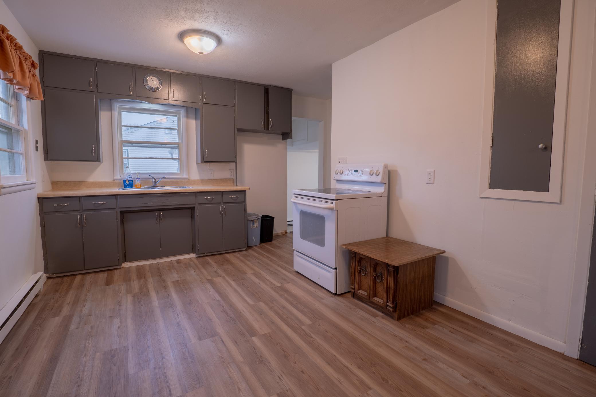 216 1st Avenue E Property Photo 9