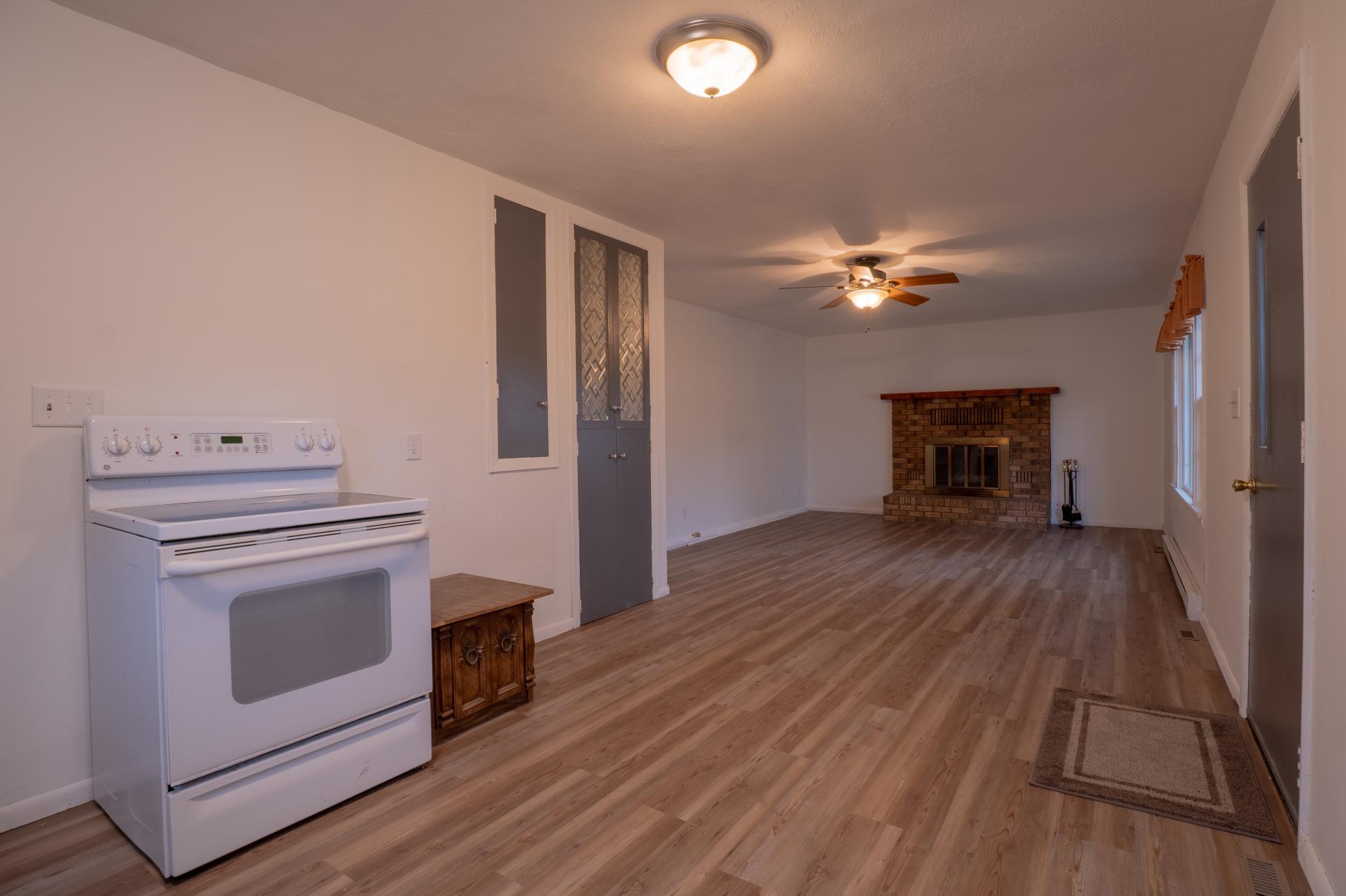 216 1st Avenue E Property Photo 11