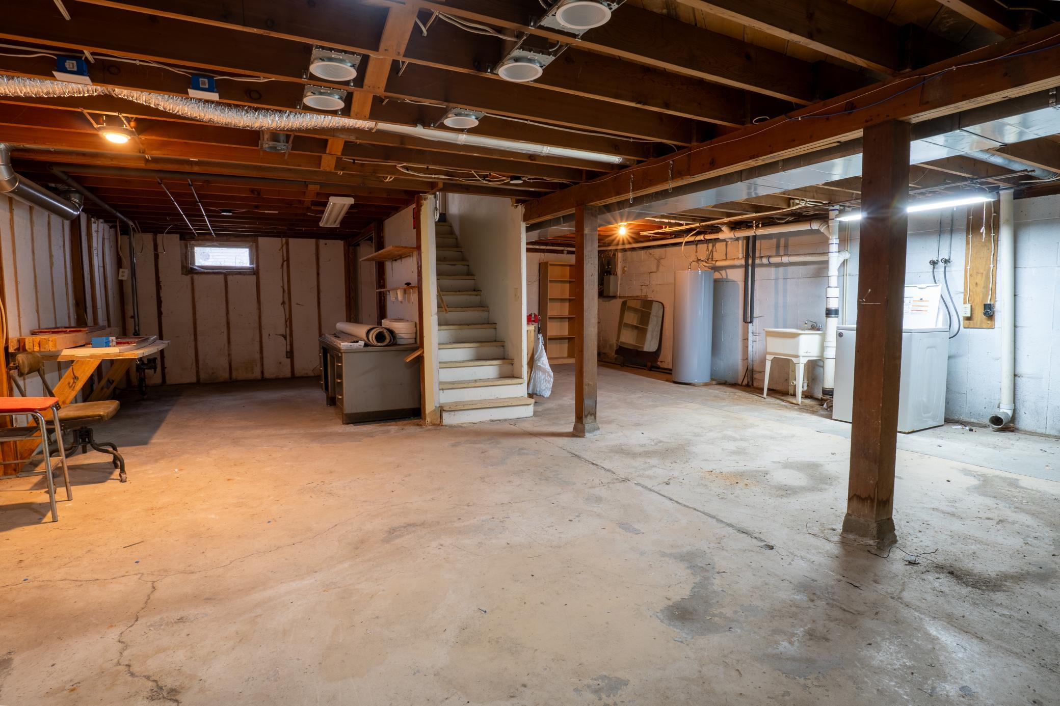 216 1st Avenue E Property Photo 16