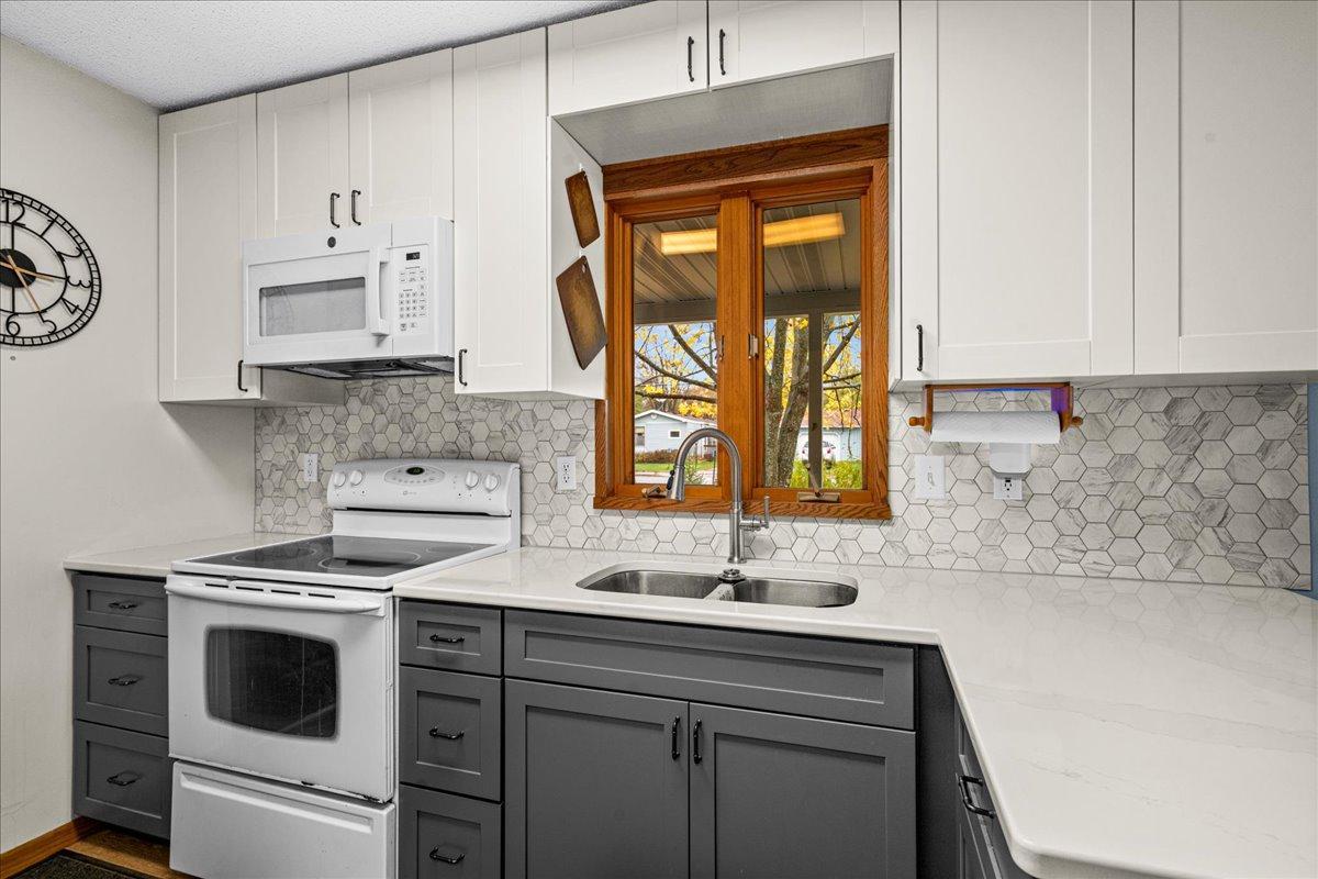 21 Dalles Avenue Property Photo 6