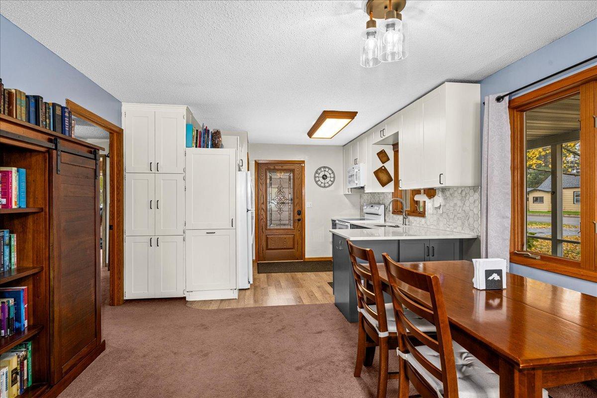 21 Dalles Avenue Property Photo 7