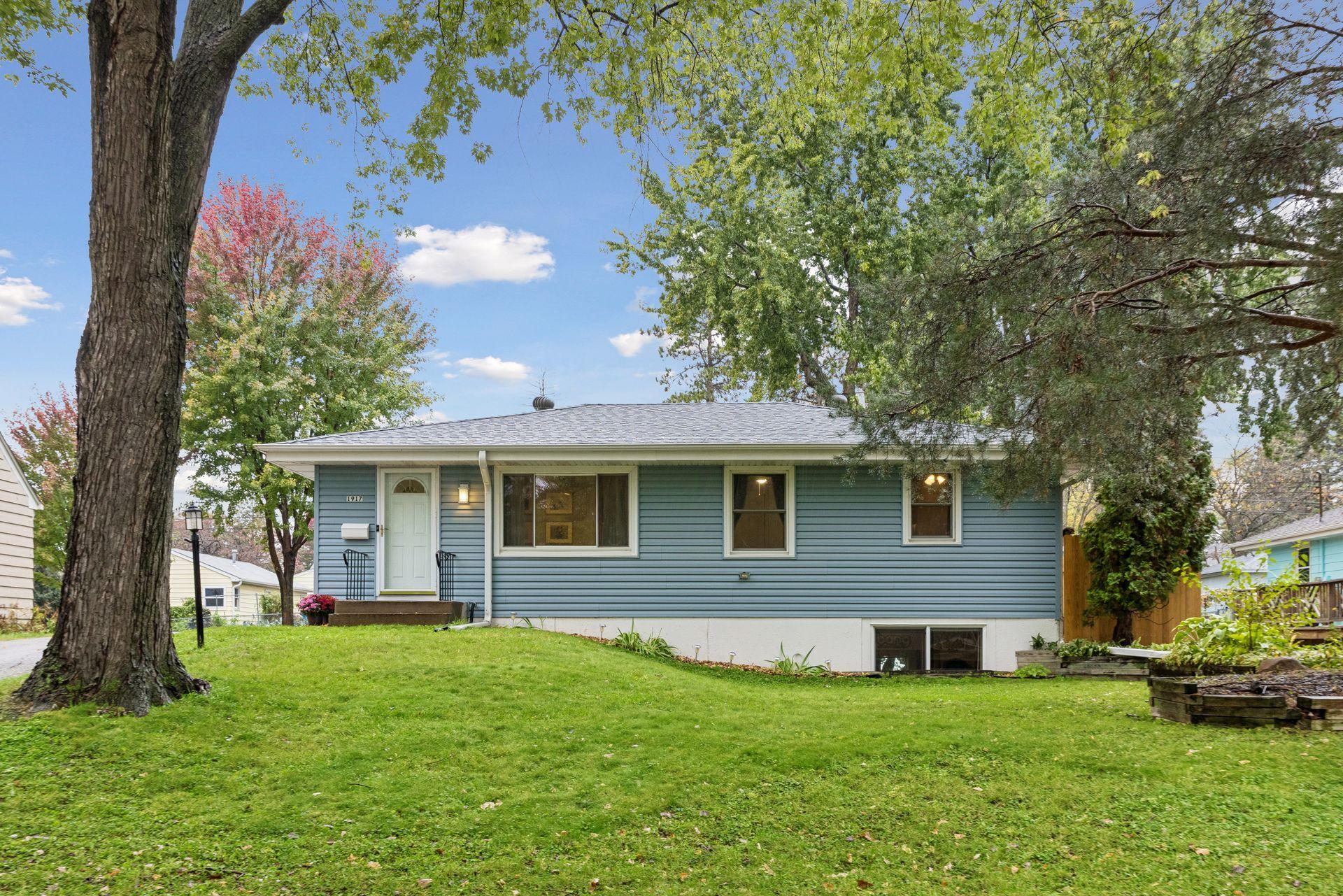 1917 Hillsboro Avenue N Property Photo 1