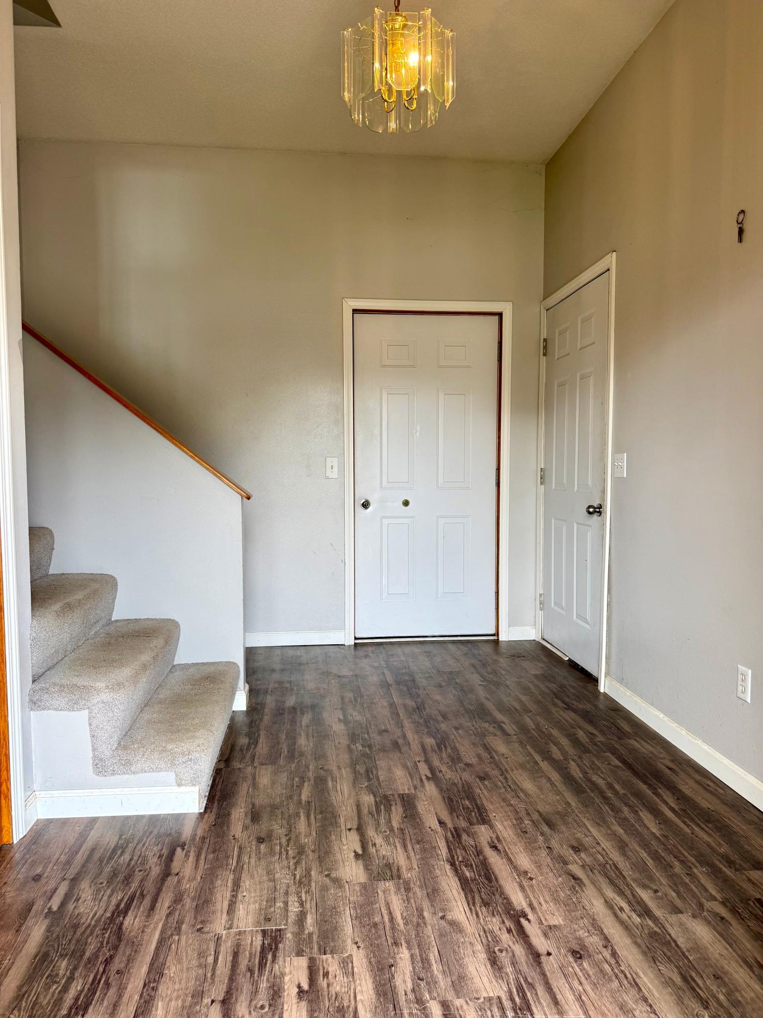 906 Pierce Avenue Property Photo 3