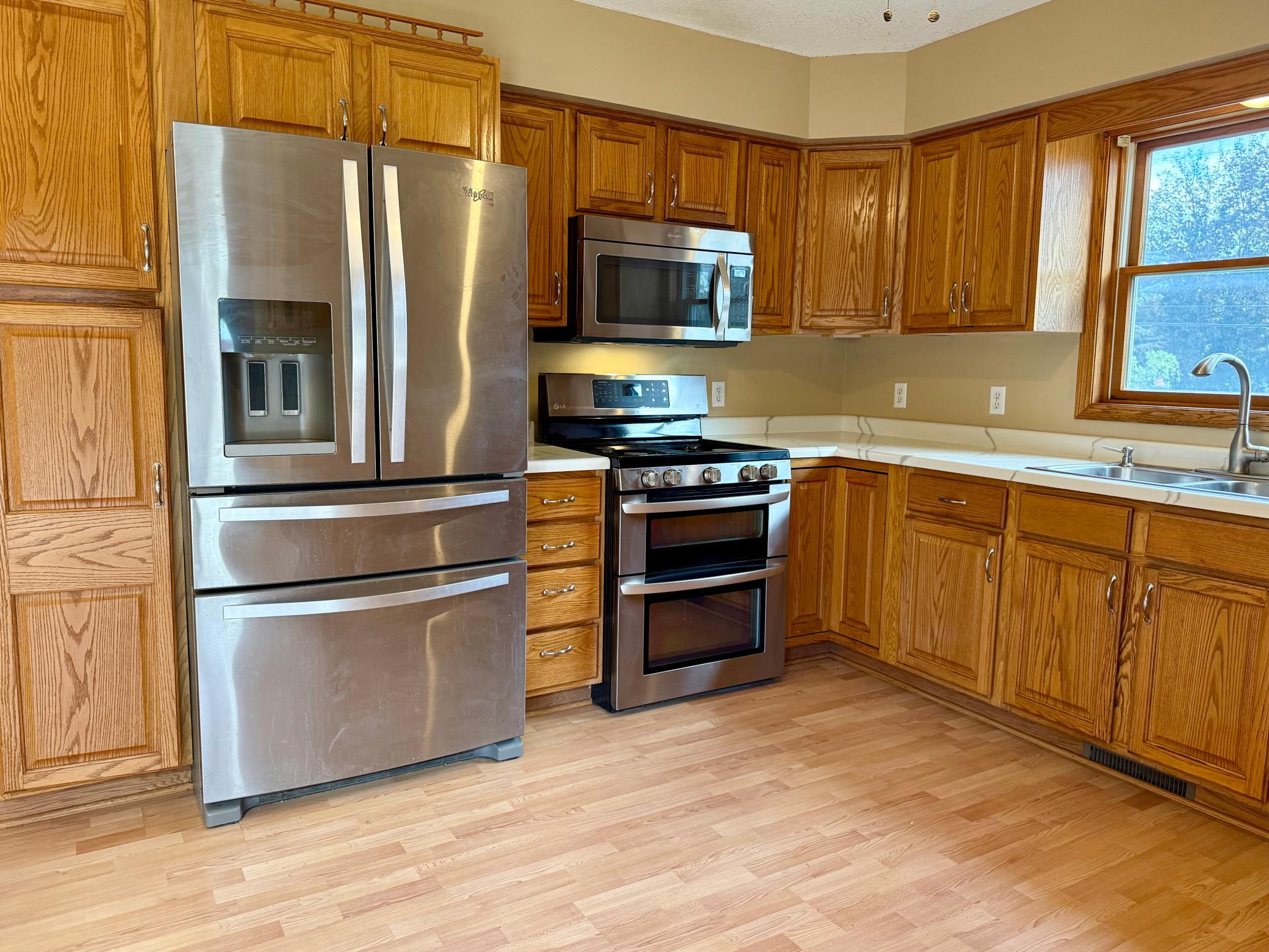 906 Pierce Avenue Property Photo 10