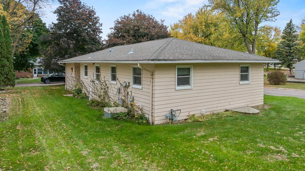 122 W George Street Property Photo 4