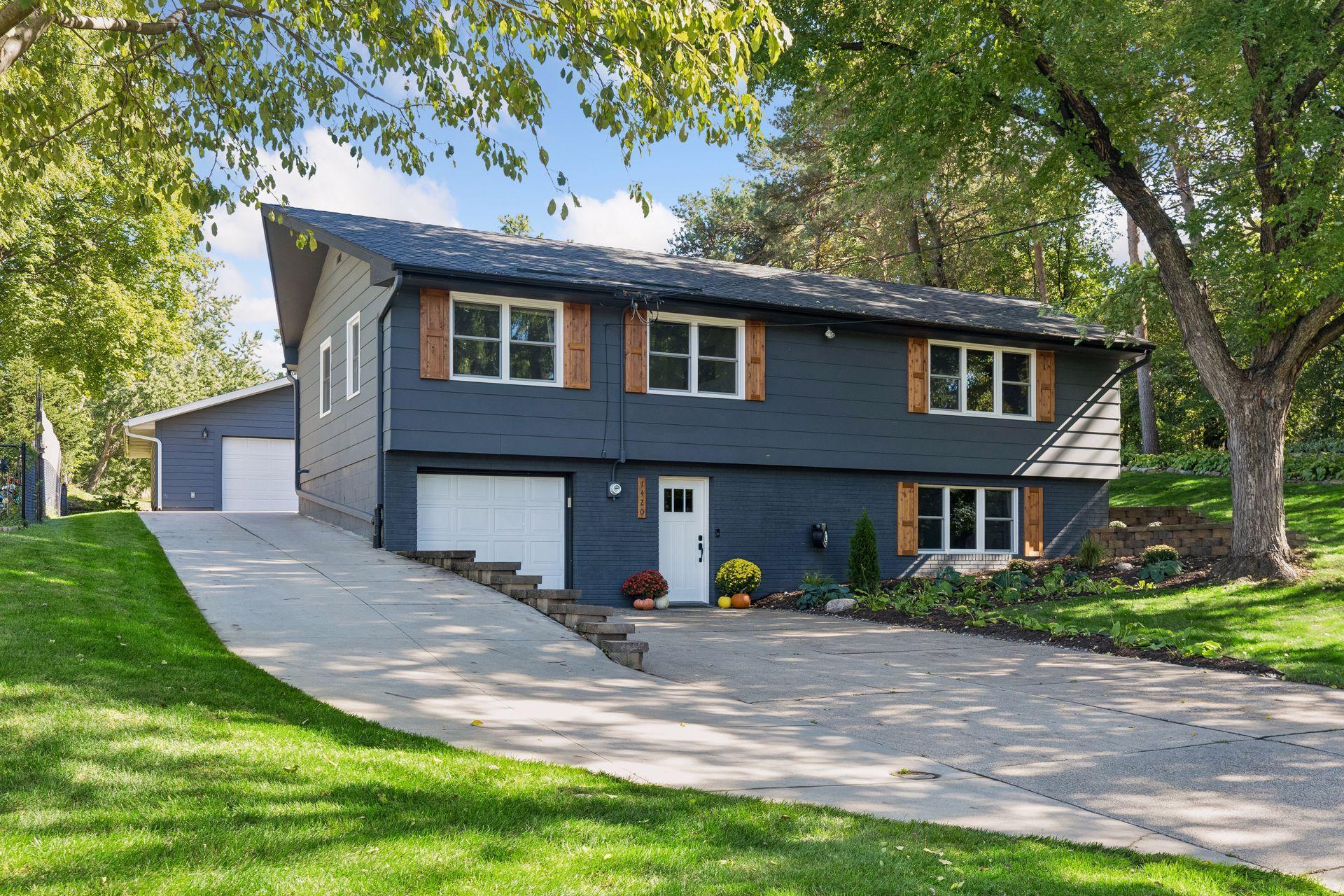 1420 Yosemite Avenue N Property Photo 1