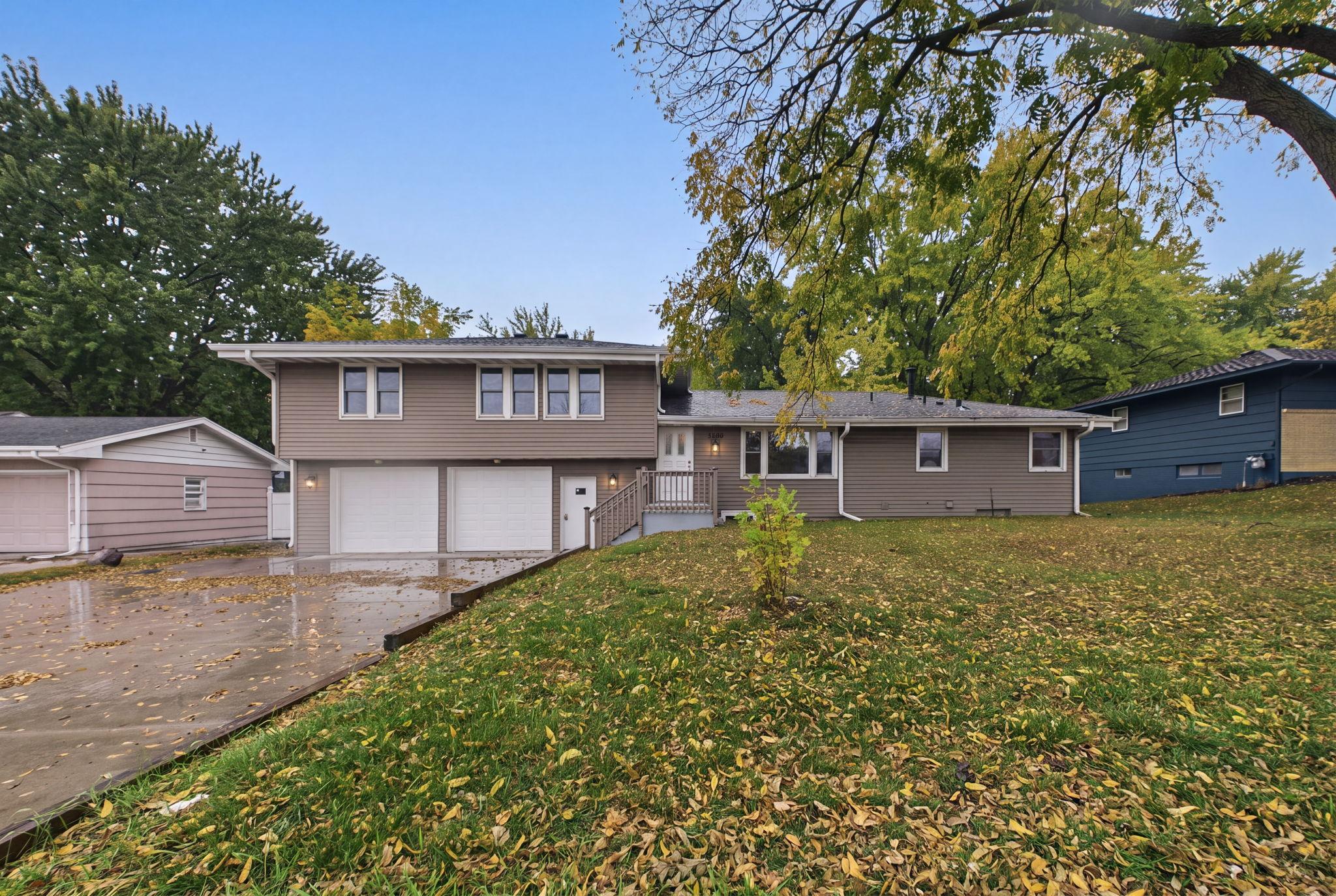 3049 Winnetka Avenue N Property Photo 1