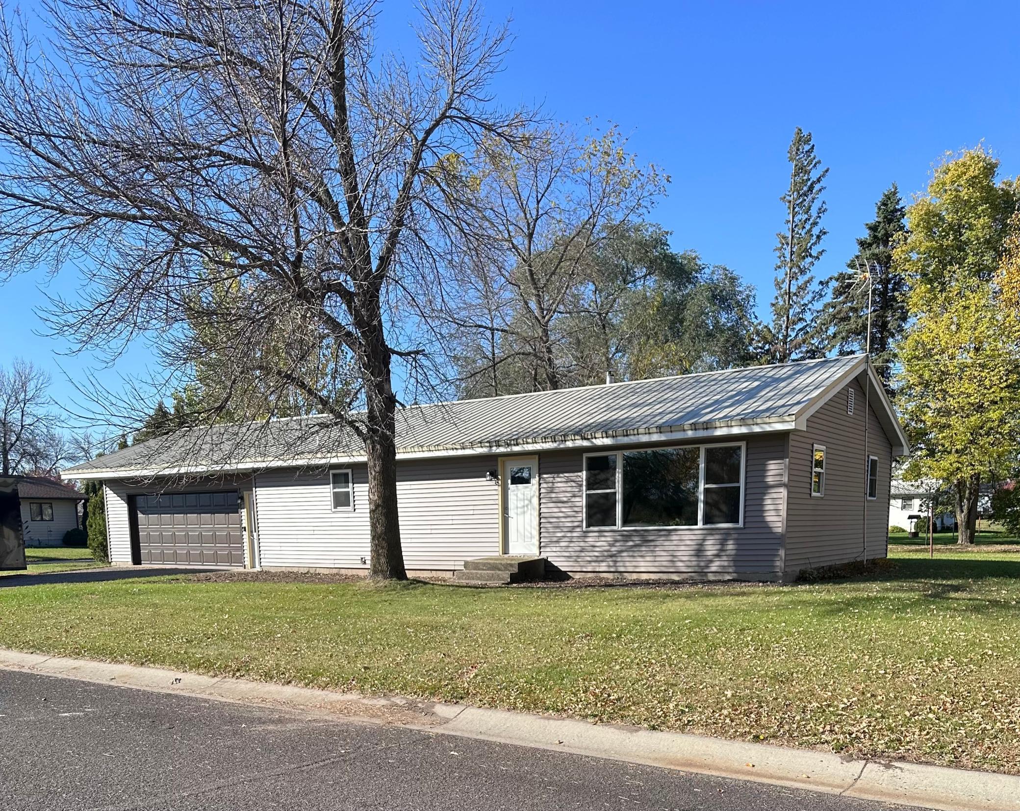 111 Muyres Avenue