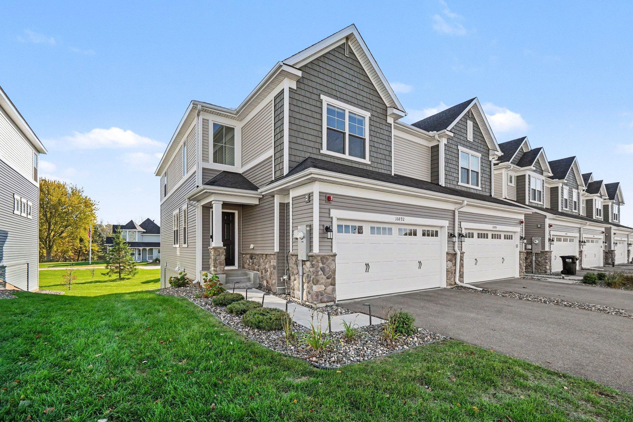 10892 Dunkirk Circle N Property Photo 2