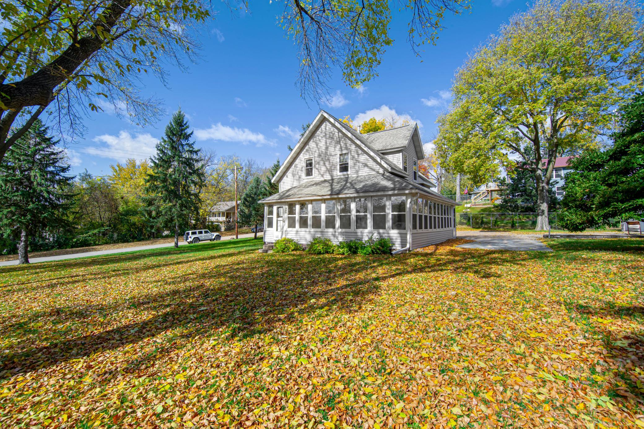 200 Park Avenue Ne Property Photo 1