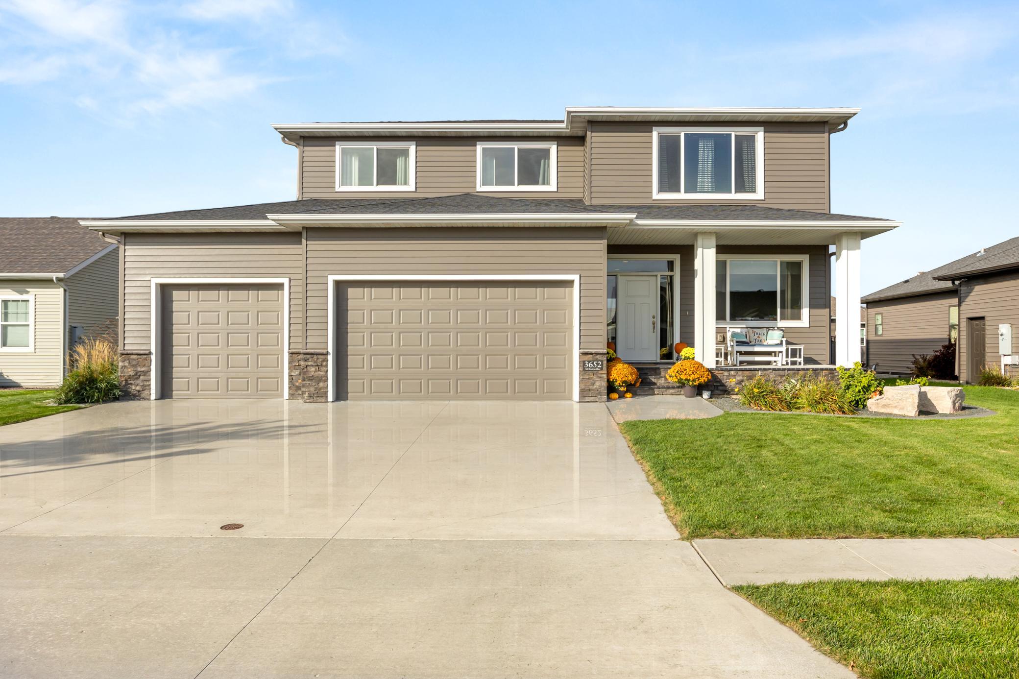 3652 Bell Boulevard E Property Photo 1