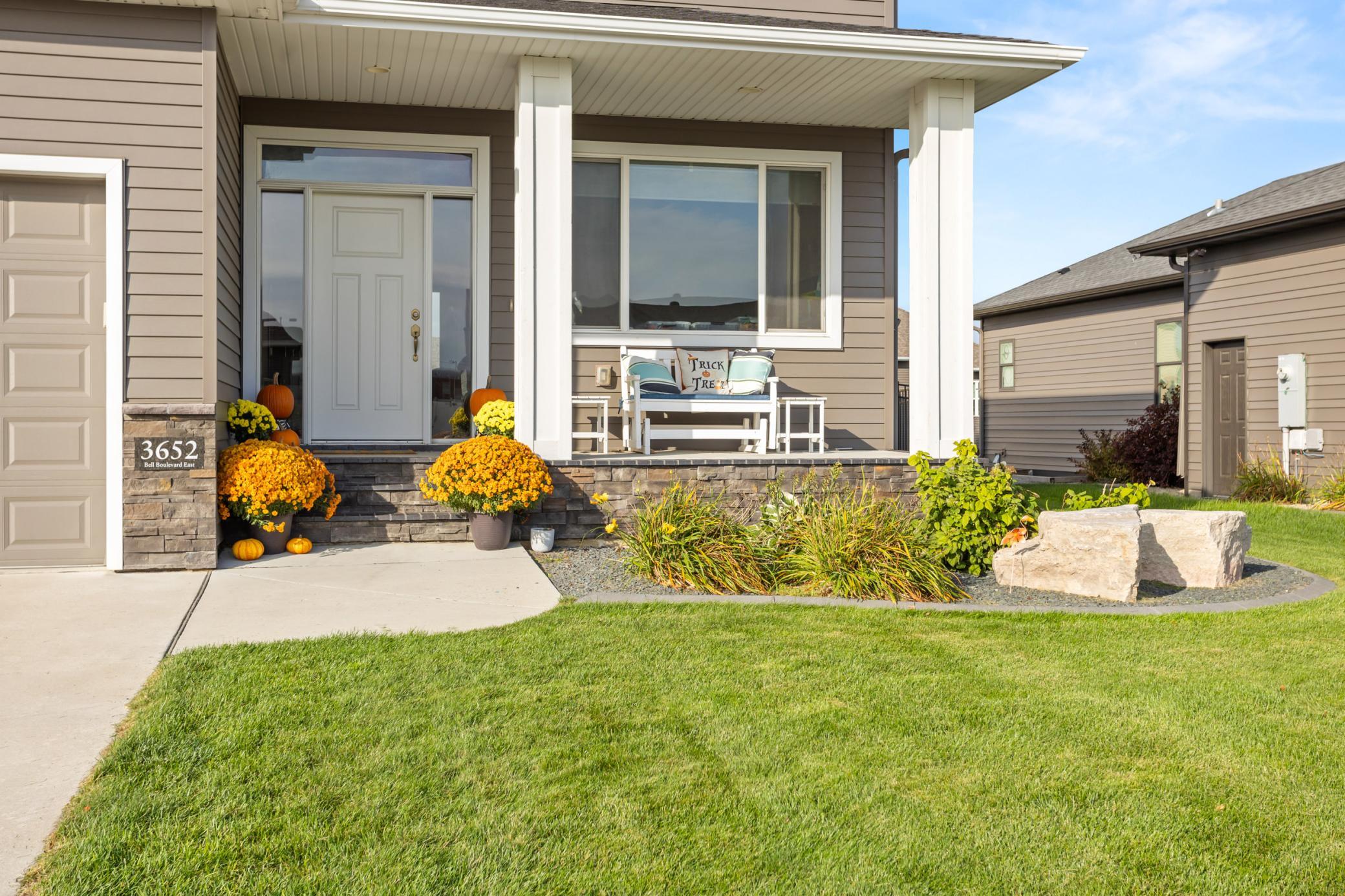 3652 Bell Boulevard E Property Photo 2