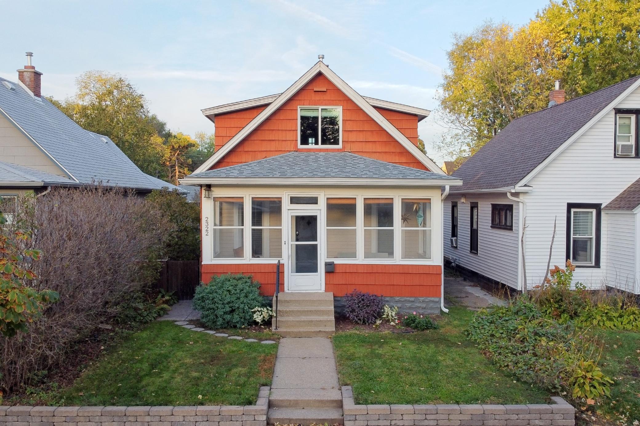 2322 Grand Street Ne Property Photo 1