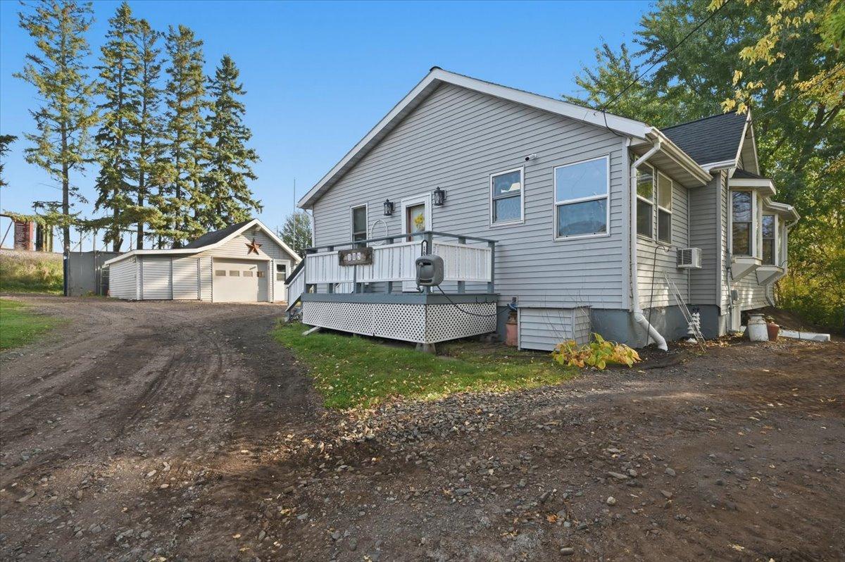105 Glencrest Court Property Photo 3