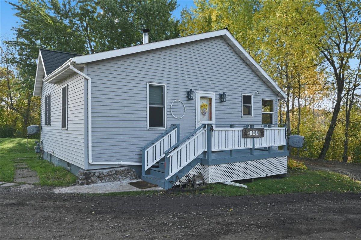 105 Glencrest Court Property Photo 4