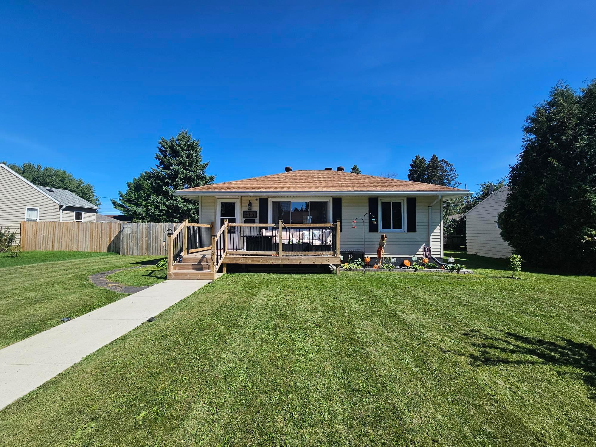 210 S 2nd Street W Property Photo 1