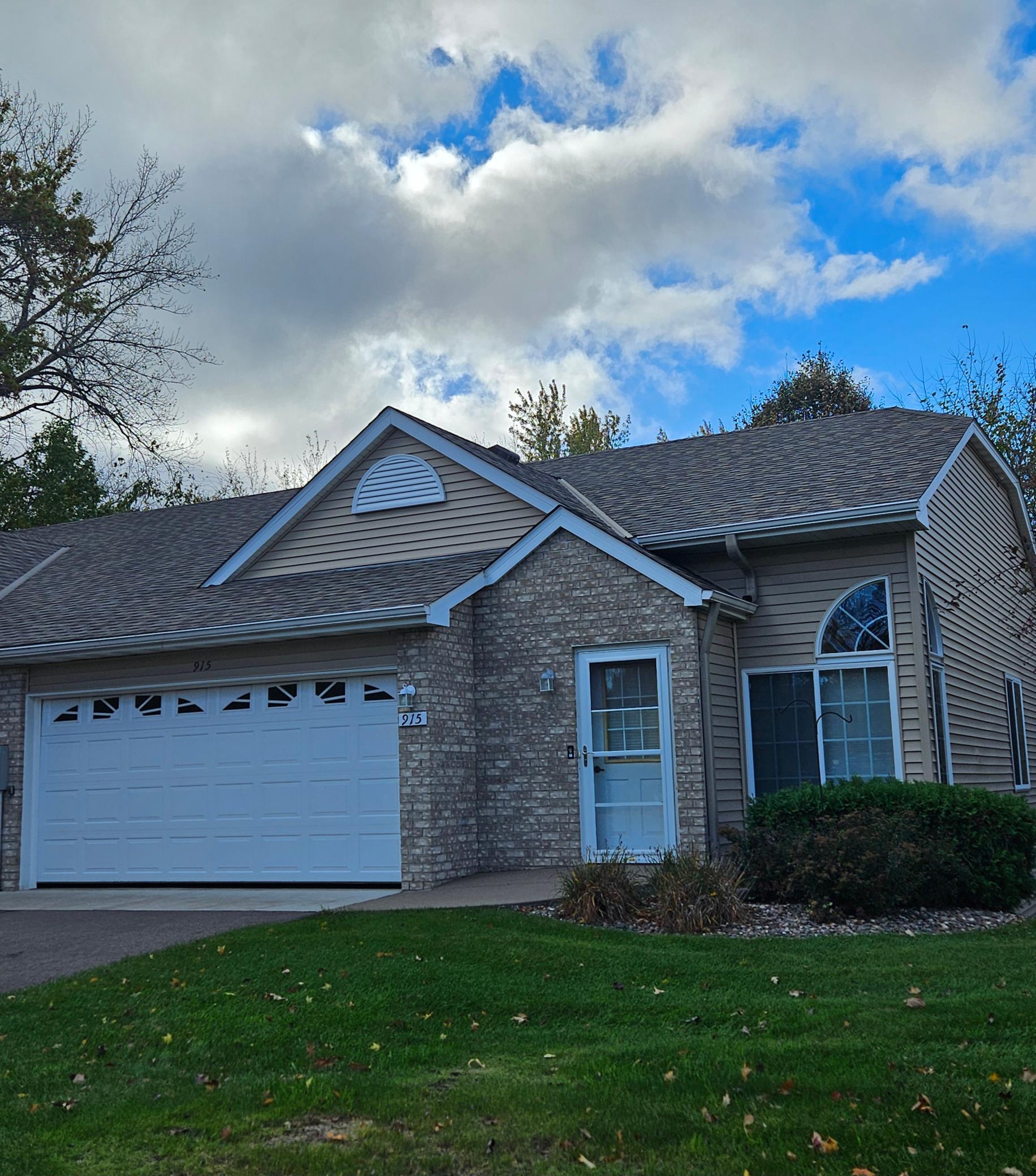 915 N Rum River Drive Property Photo 1