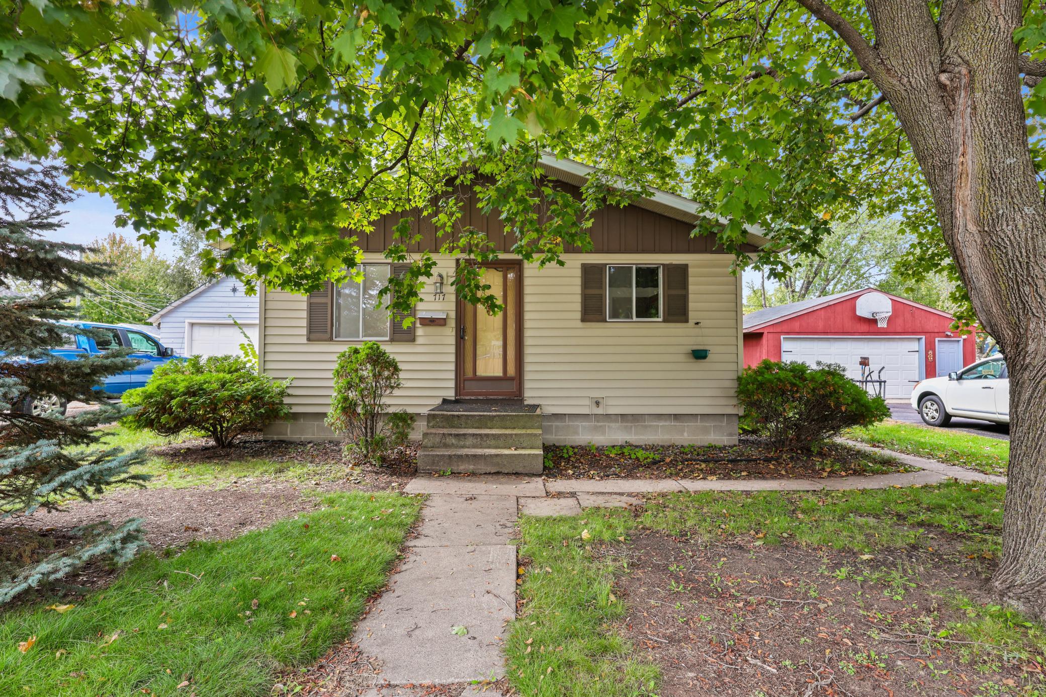 717 25th Avenue N Property Photo 1