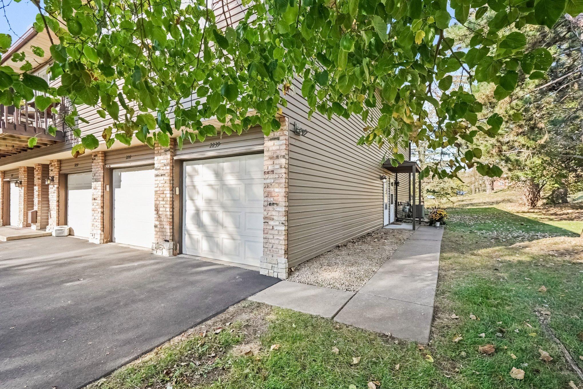 2239 Pinehurst Lane Property Photo 1