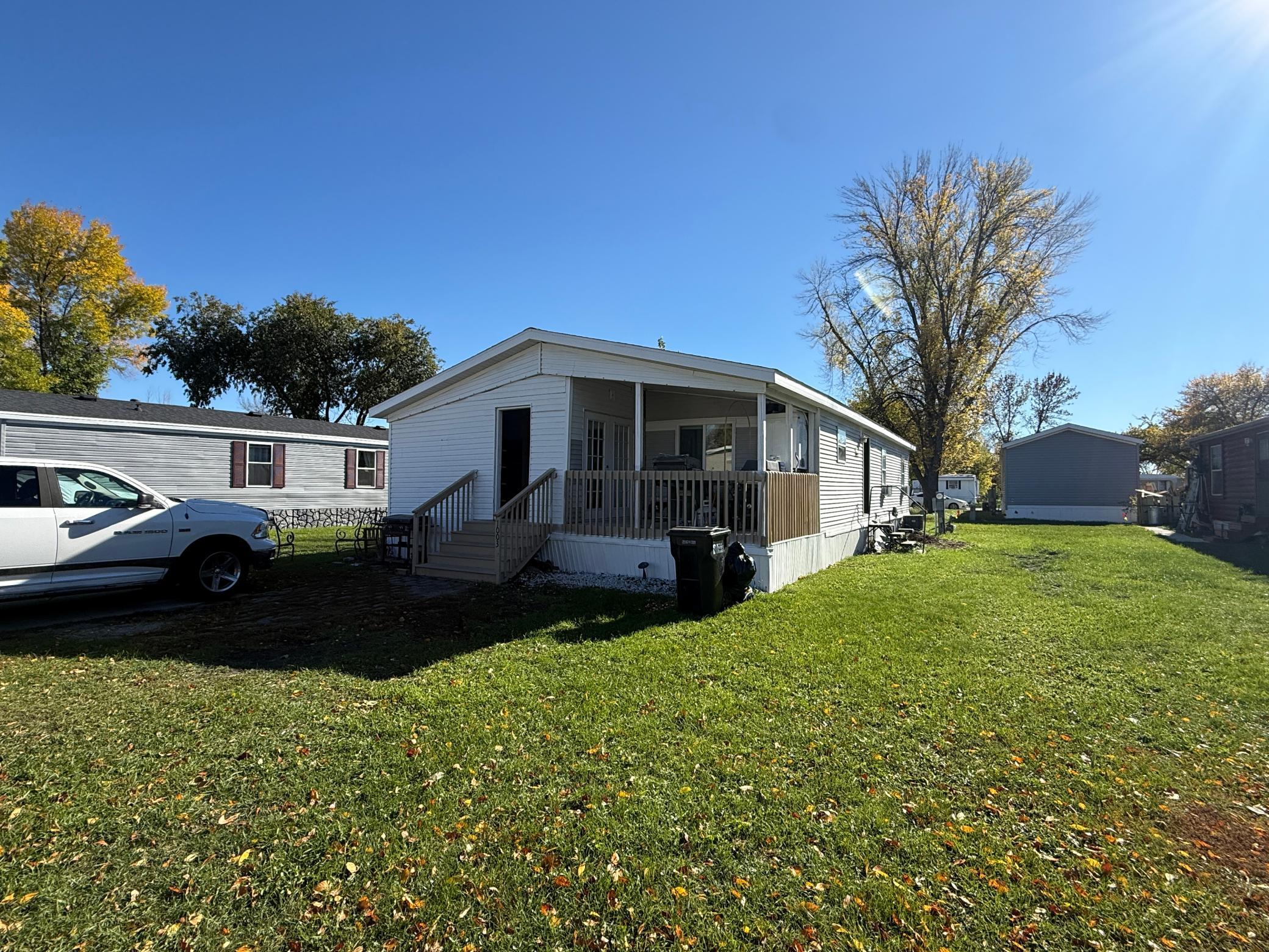 1003 2 Avenue E Property Photo 1