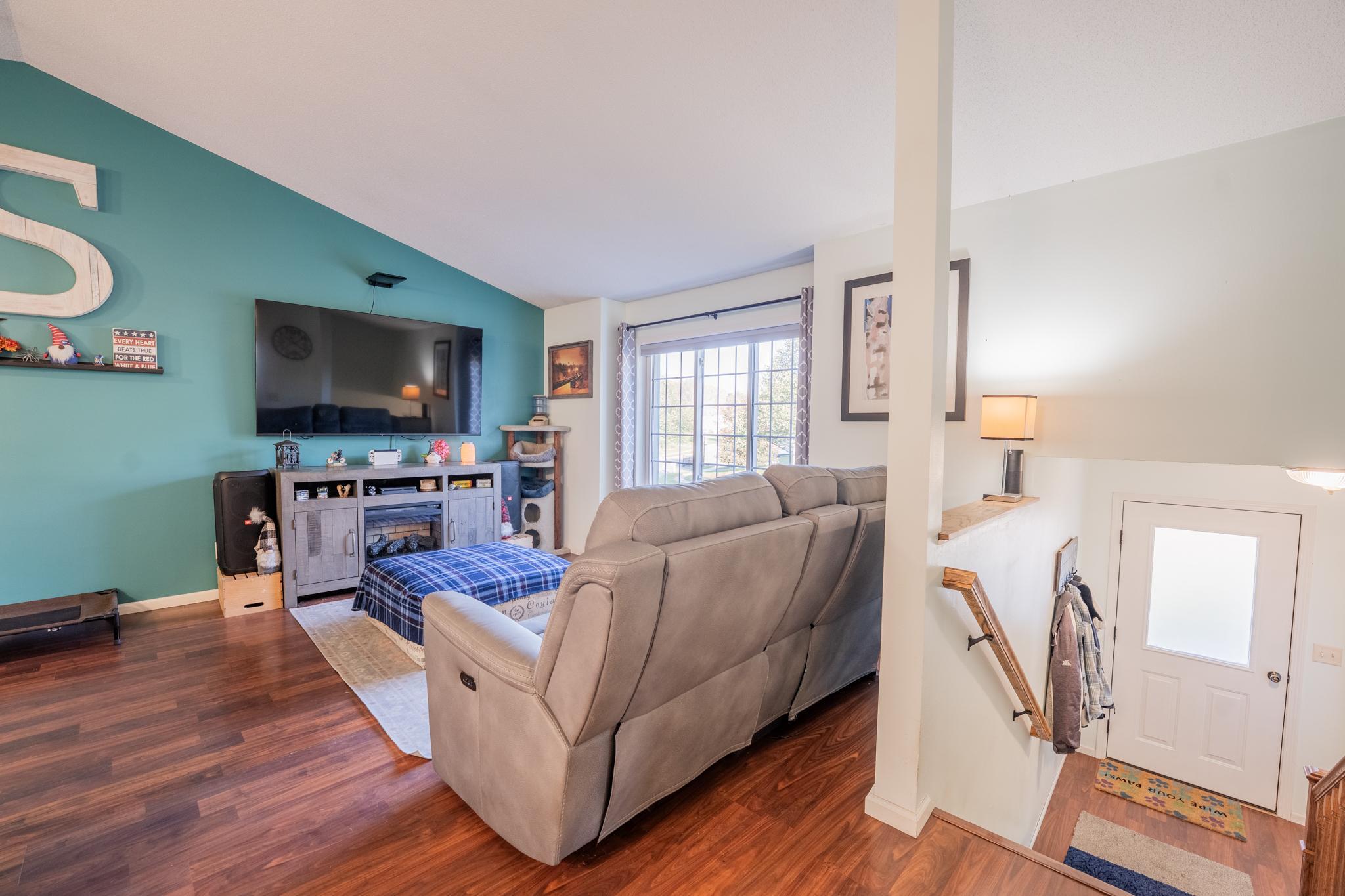 2411 Kenora Parkway Property Photo 3