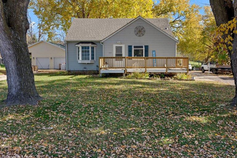 618 Montrose Boulevard Property Photo 2