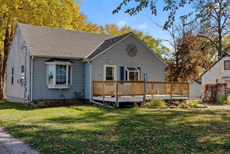 618 Montrose Boulevard Property Photo 4