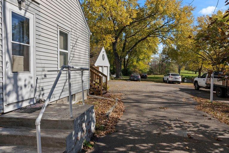 618 Montrose Boulevard Property Photo 5