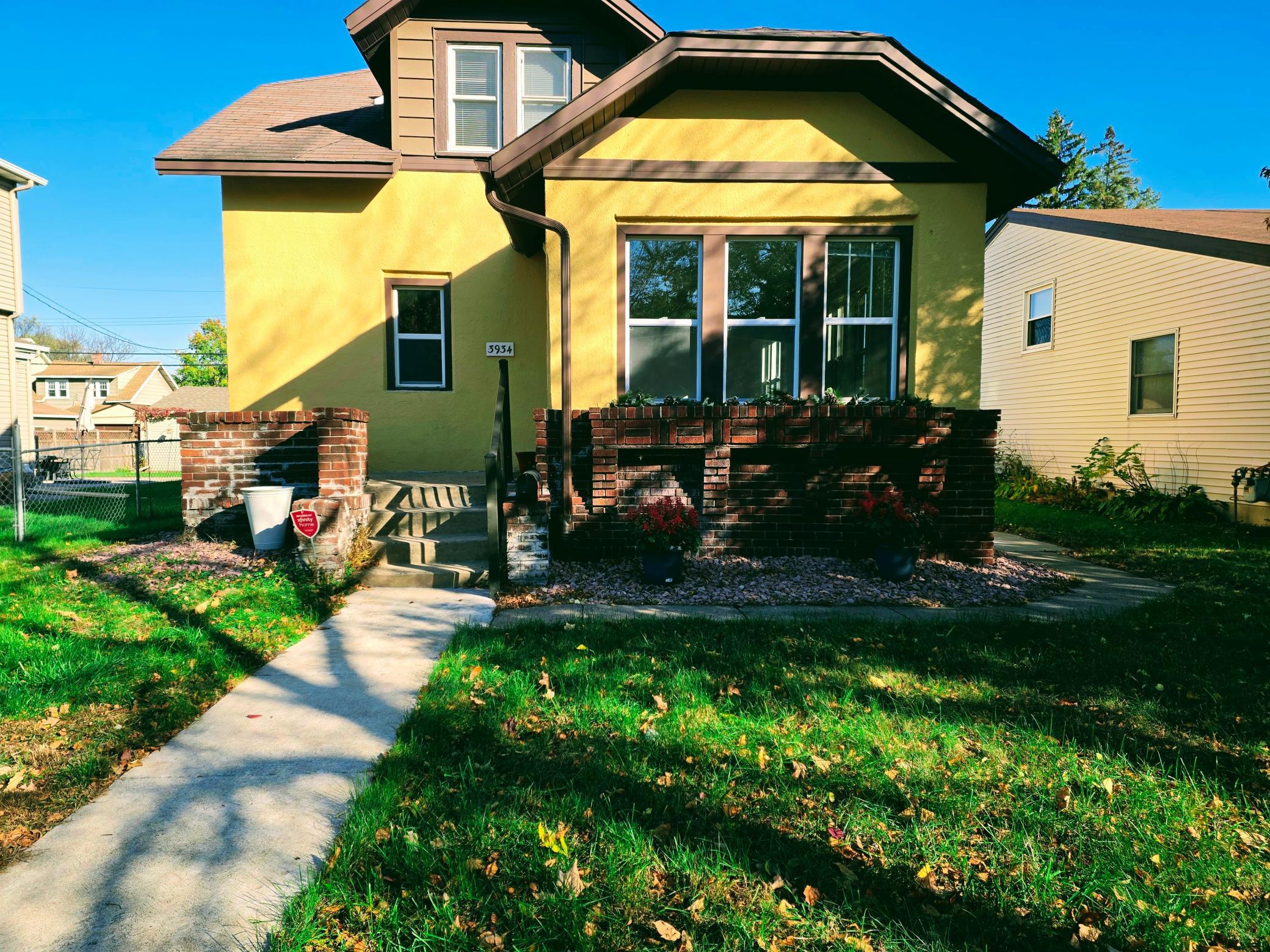 3934 Vera Cruz Avenue N Property Photo 1