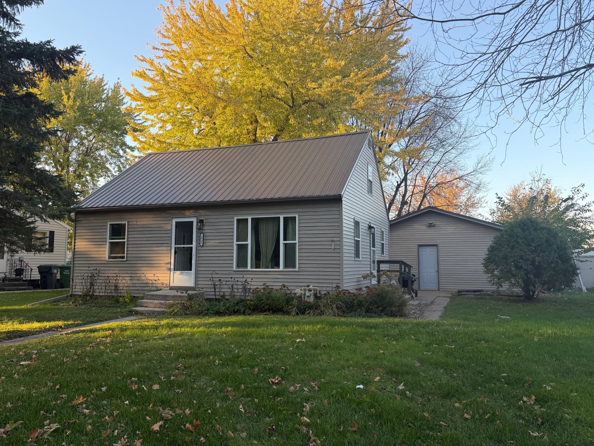 1923 Cedar Avenue Property Photo 1