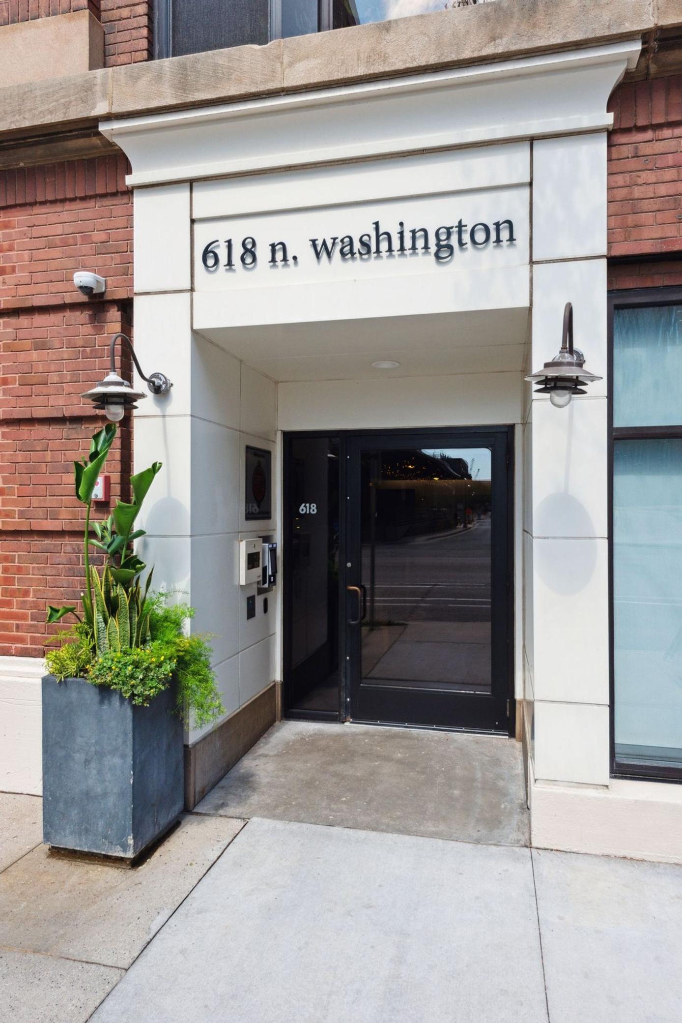 618 Washington Avenue N 301