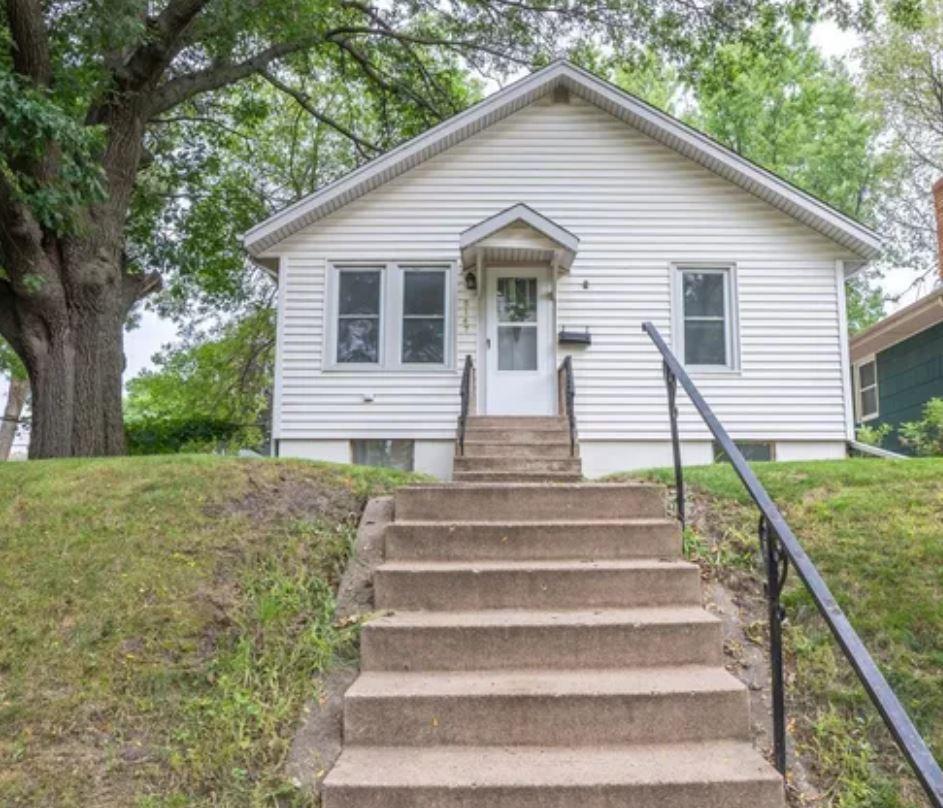 5147 Russell Avenue N Property Photo 1