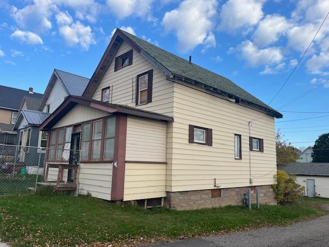 102 New York Avenue W Property Photo 1
