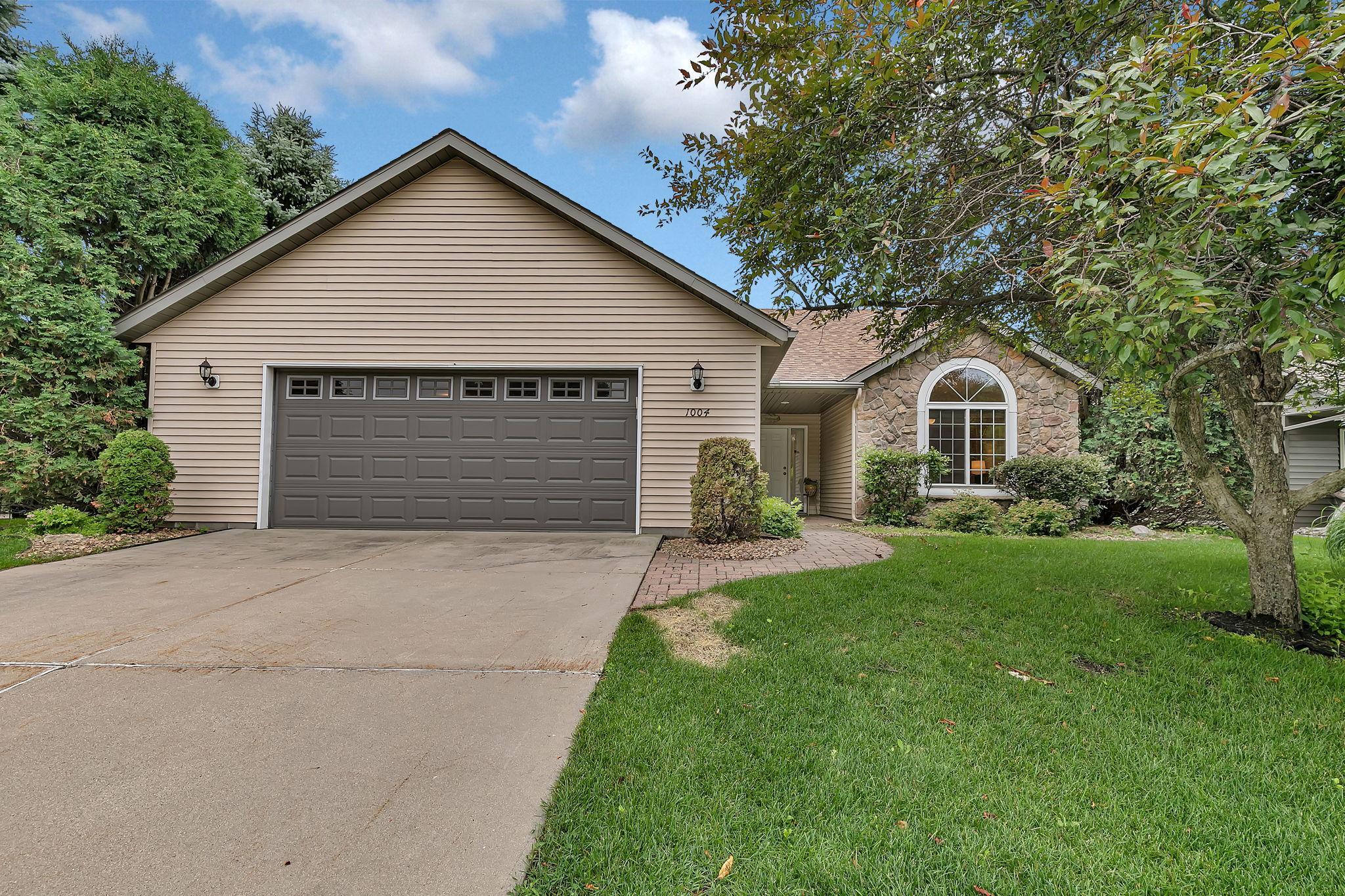 1004 Oak Pond Drive Property Photo 1