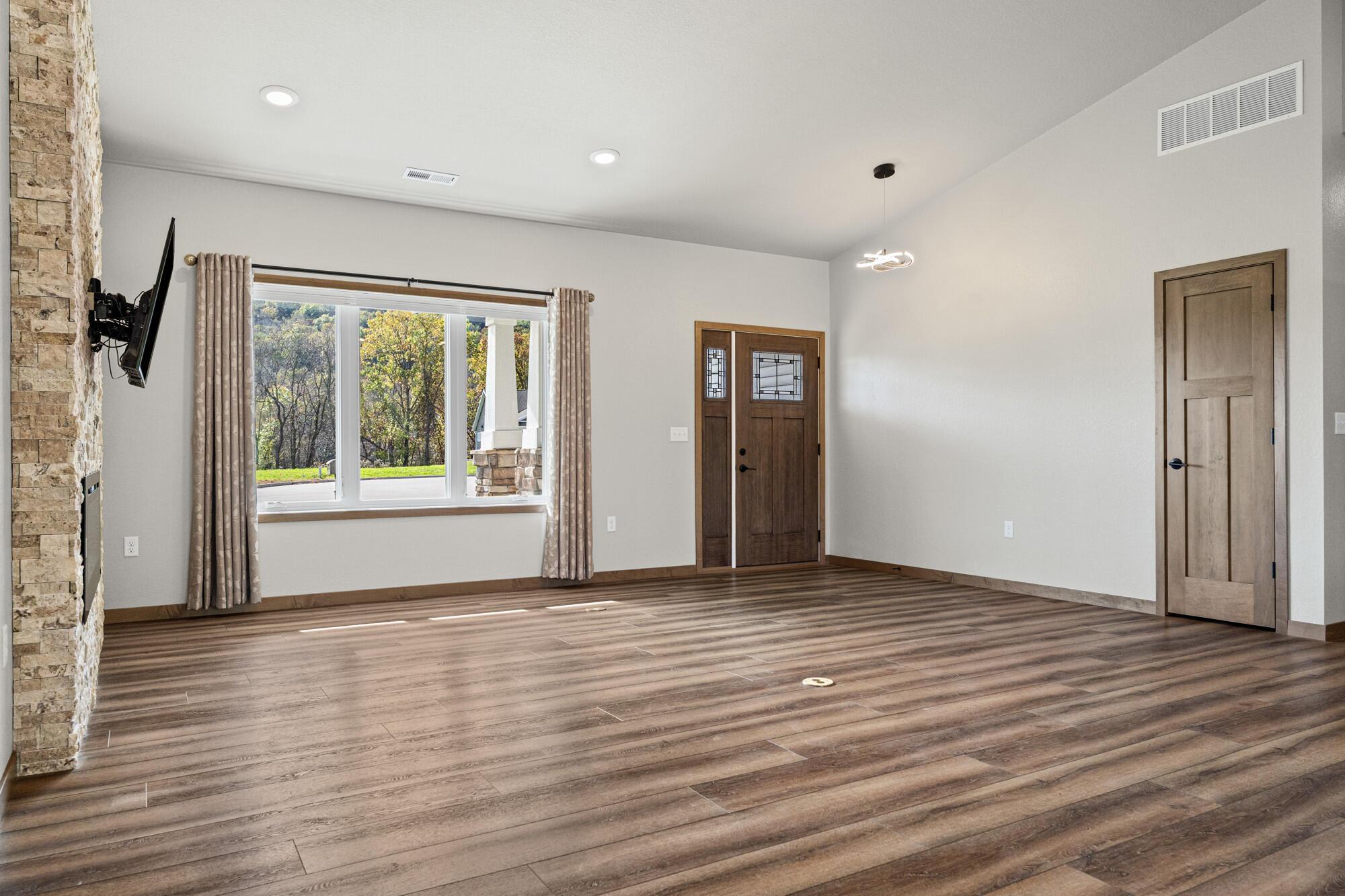860 Bridle Lane Property Photo 4