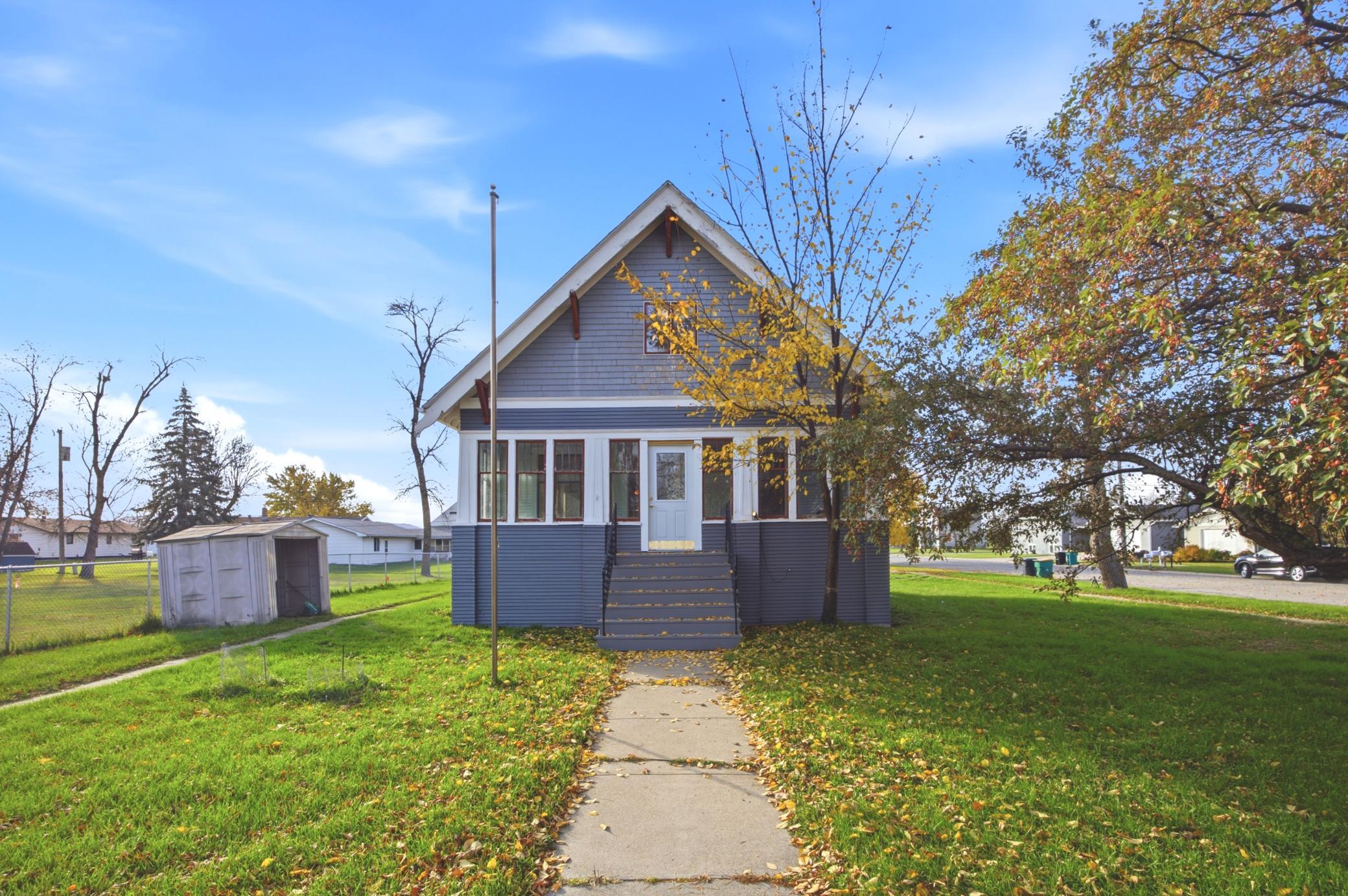 319 1st Avenue Sw Property Photo 1