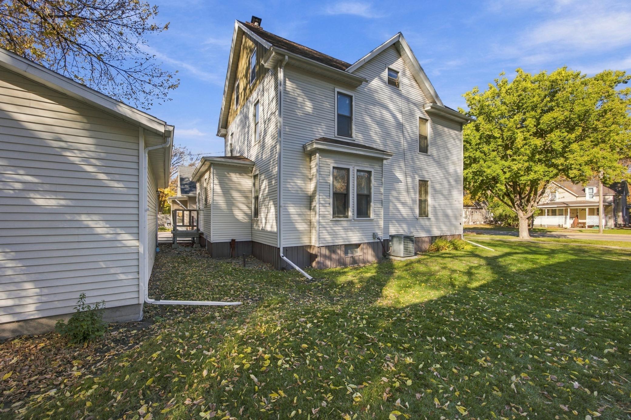 910 5th Avenue S Property Photo 3