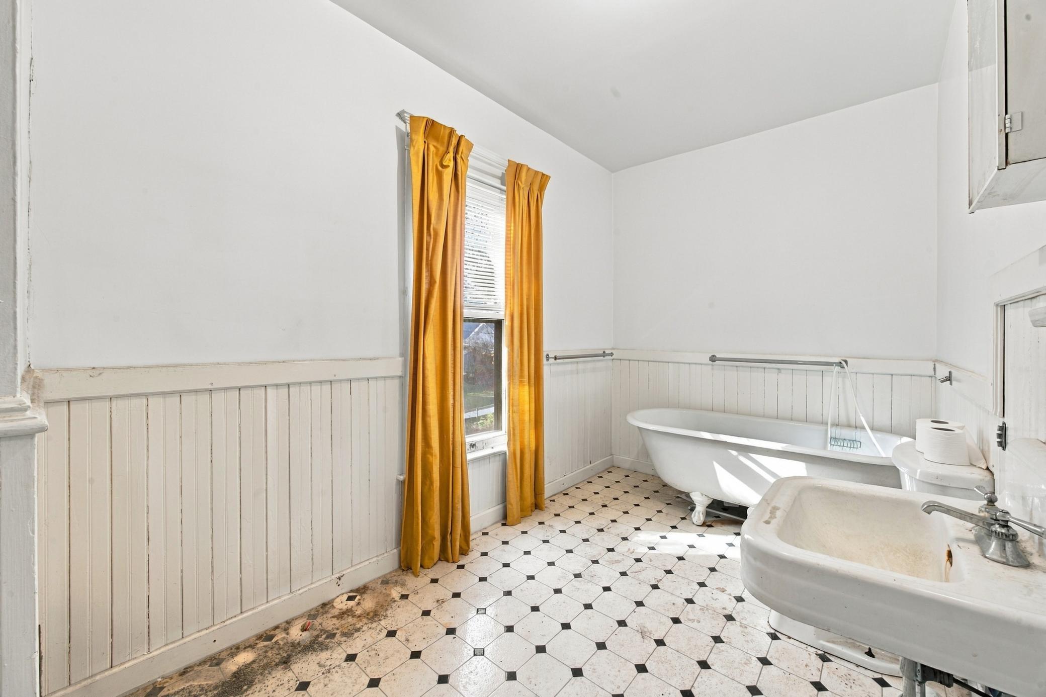 910 5th Avenue S Property Photo 9