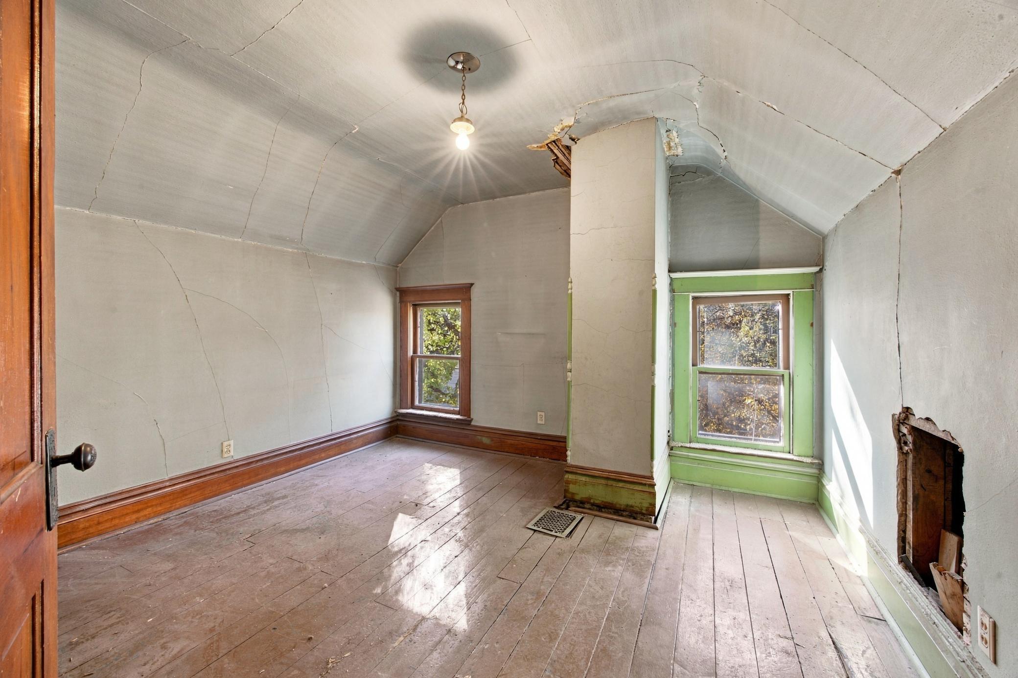 910 5th Avenue S Property Photo 12