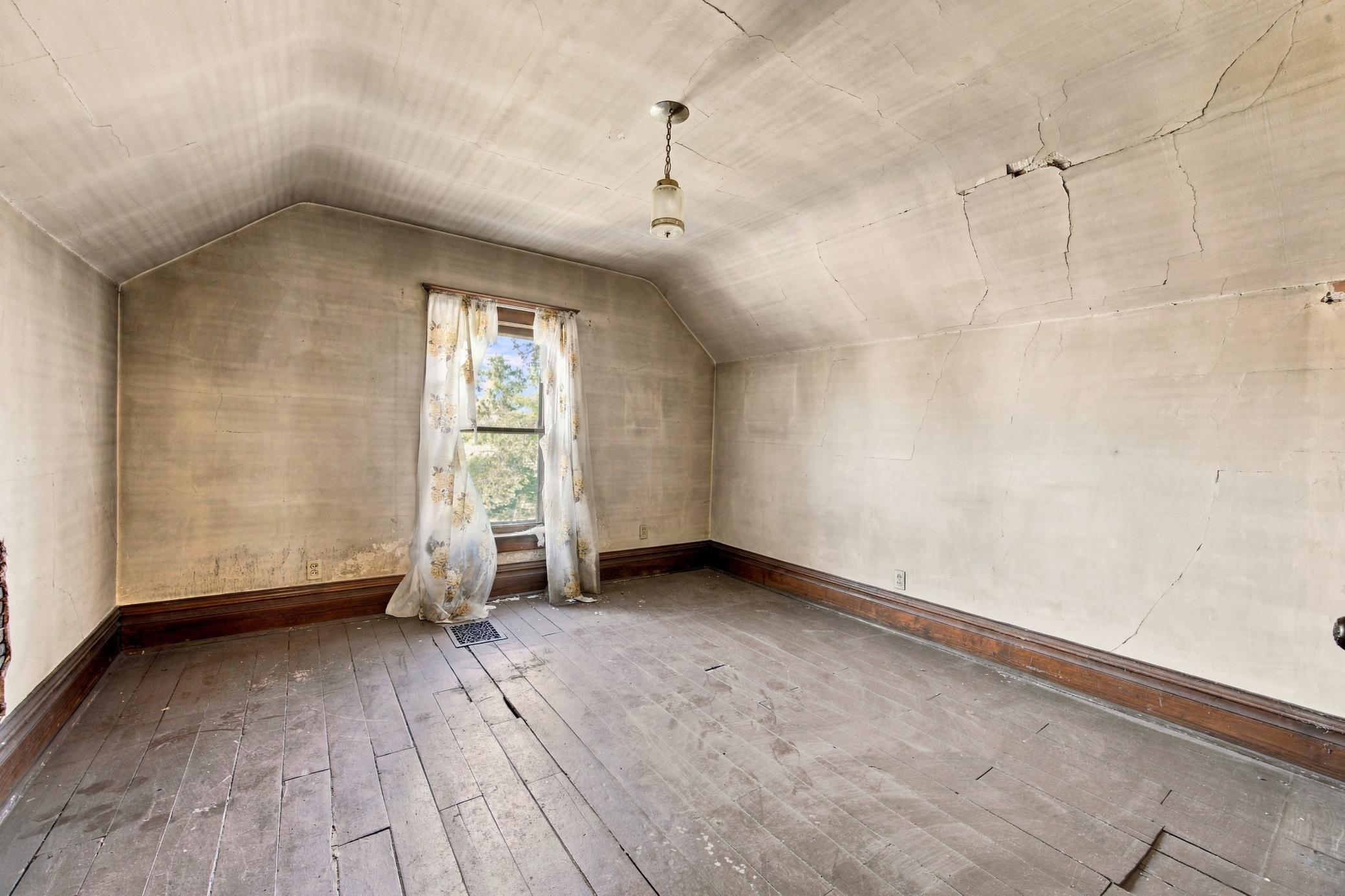 910 5th Avenue S Property Photo 16