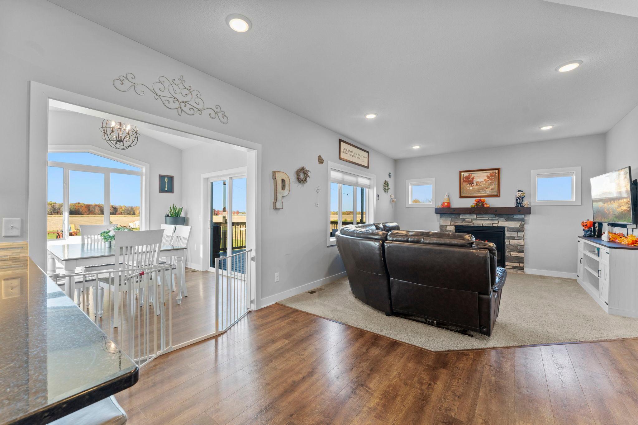 30783 Vickers Drive Ne Property Photo 8
