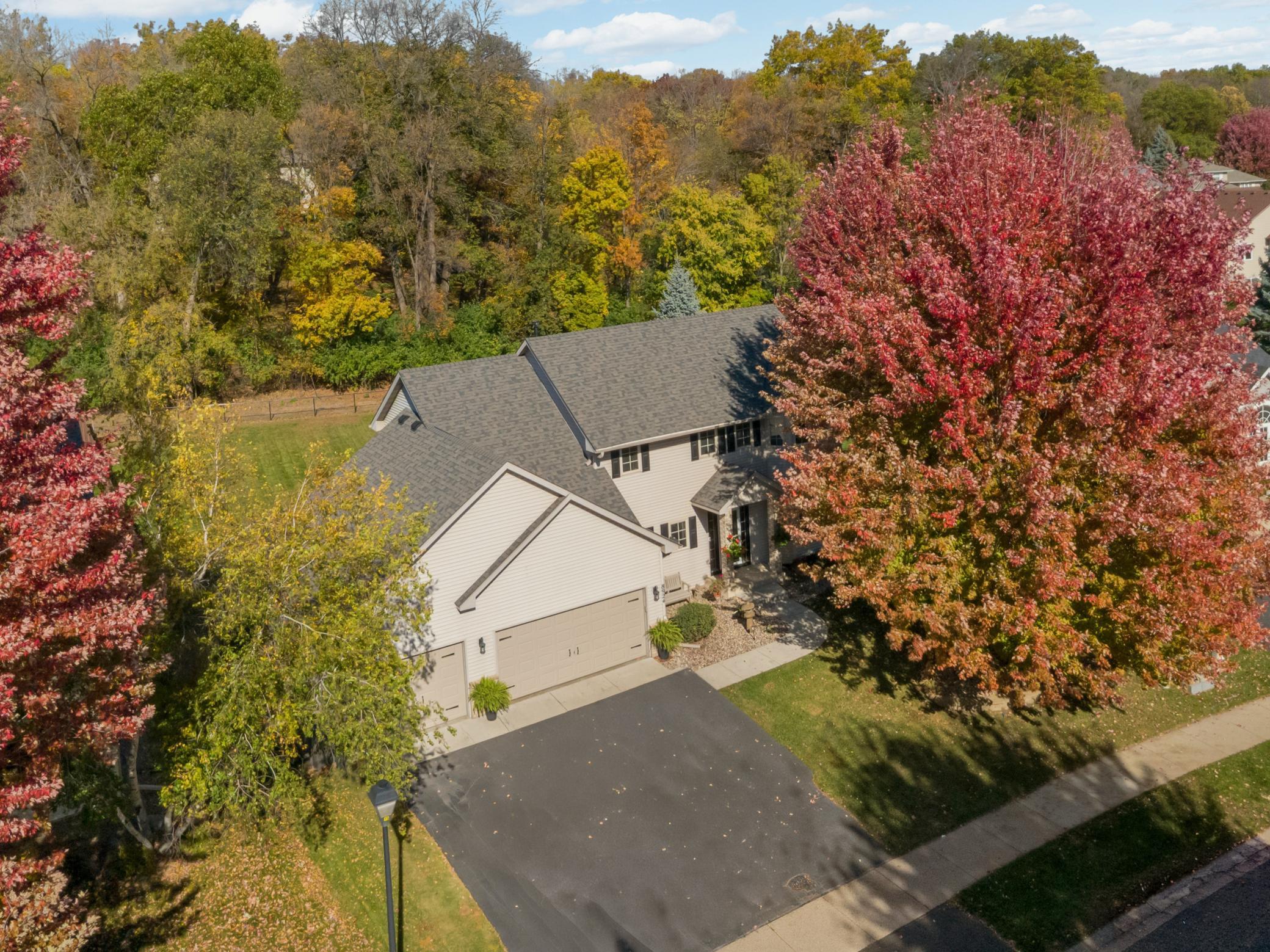 8924 Heatherton Ridge Drive Property Photo 1
